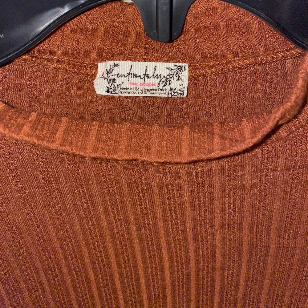 Rust colored gently worn - Picture 2 of 3